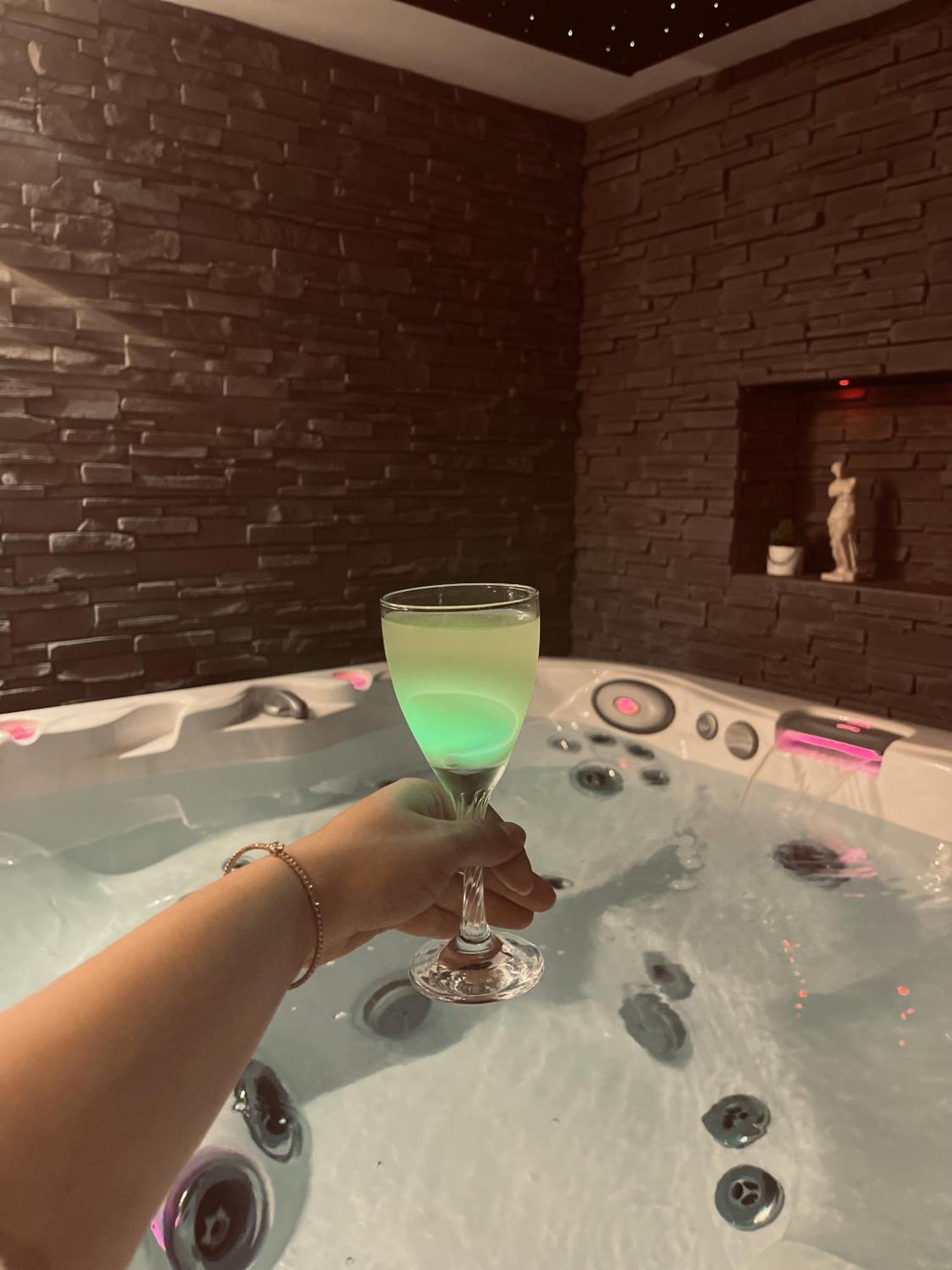 O Venus Spa Sin-le-Noble Luaran gambar